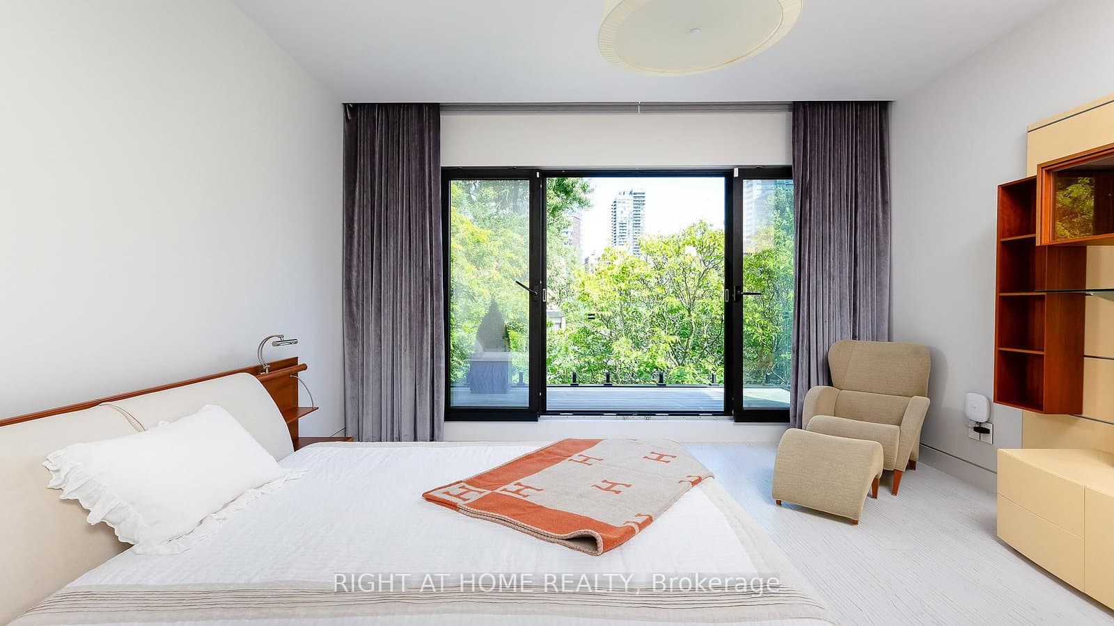 53 Hazelton Avenue thumbnail 32