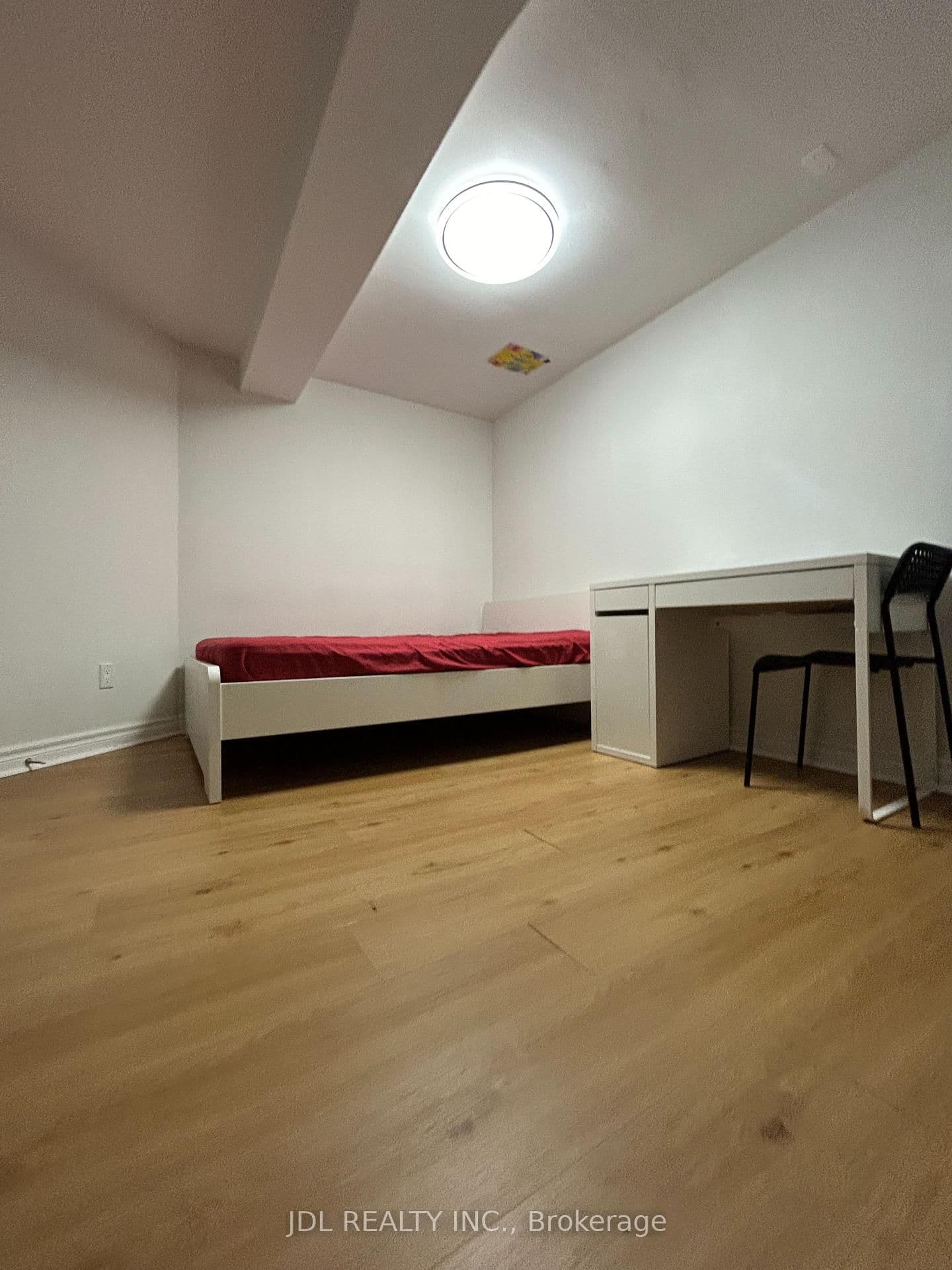 10 Apache Tr Trail, Unit Master Bedroom Bsmt thumbnail 7