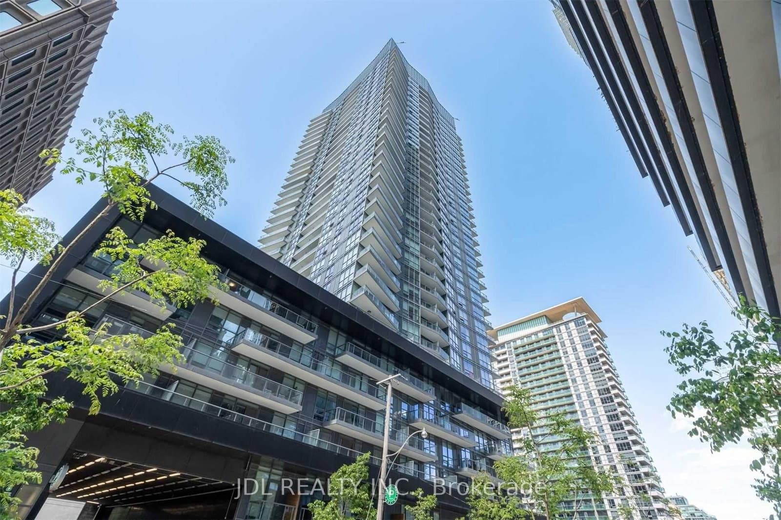 30 Roehampton Avenue, Unit 807
