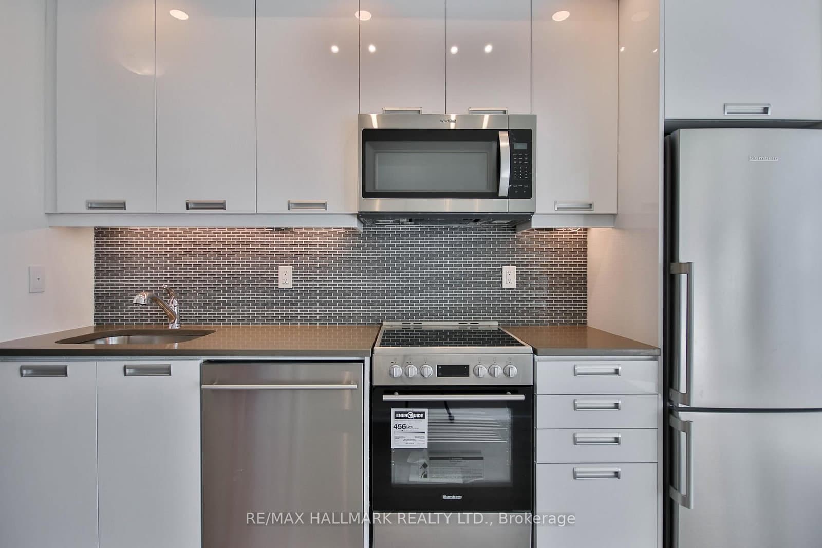 99 John Street, Unit 4003