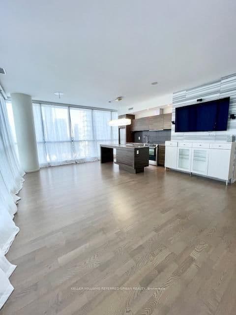 8 Charlotte Street, Unit 1906
