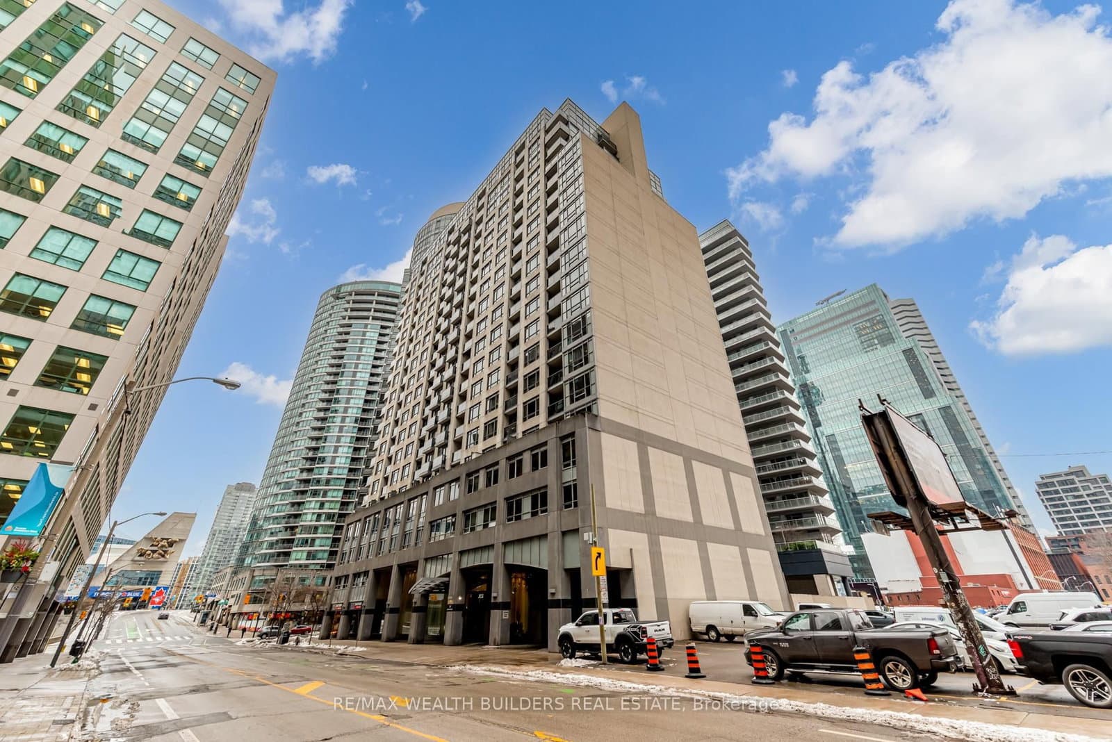 20 Blue Jays Way, Unit 717