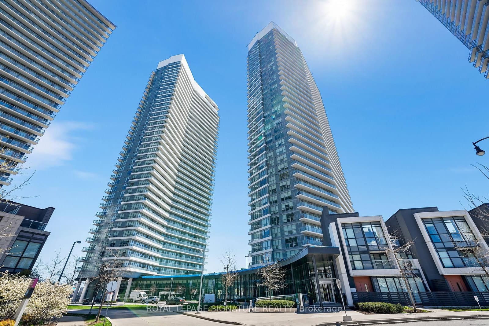 115 McMahon Drive, Unit 3810