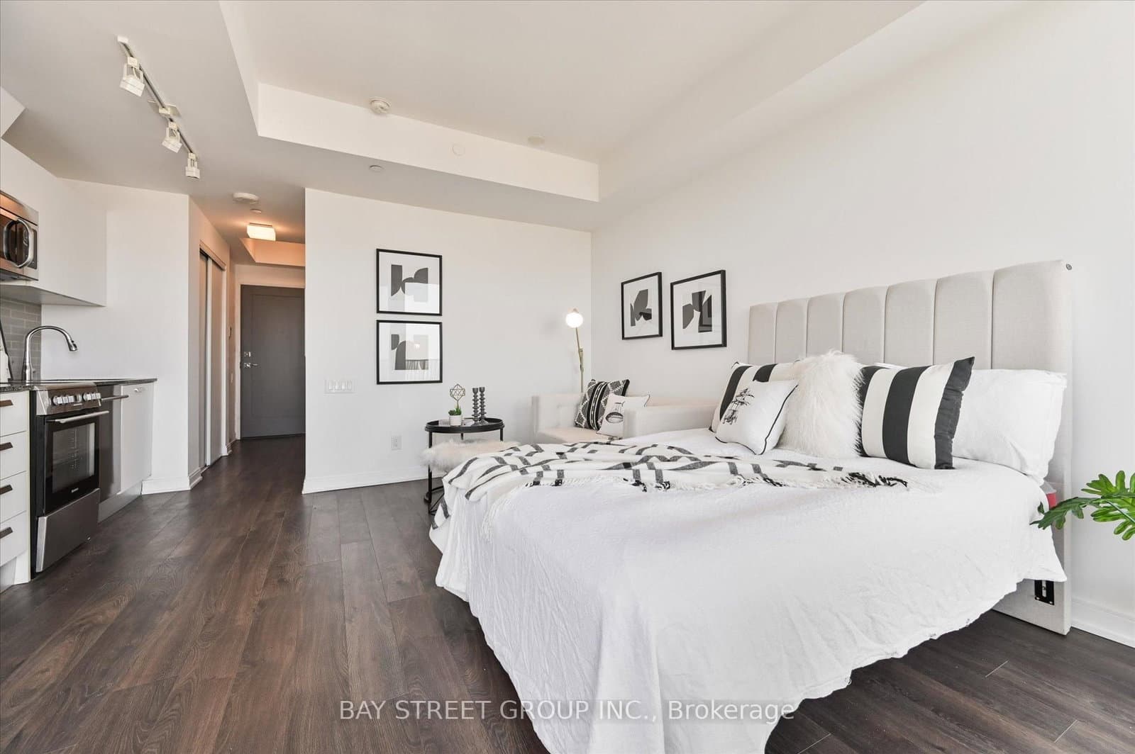 42 Charles Street E, Unit 4607