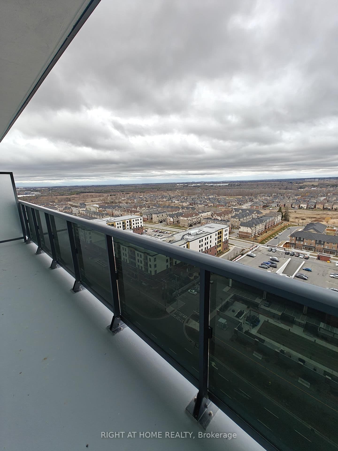 2545 Simcoe Street N, Unit 1911