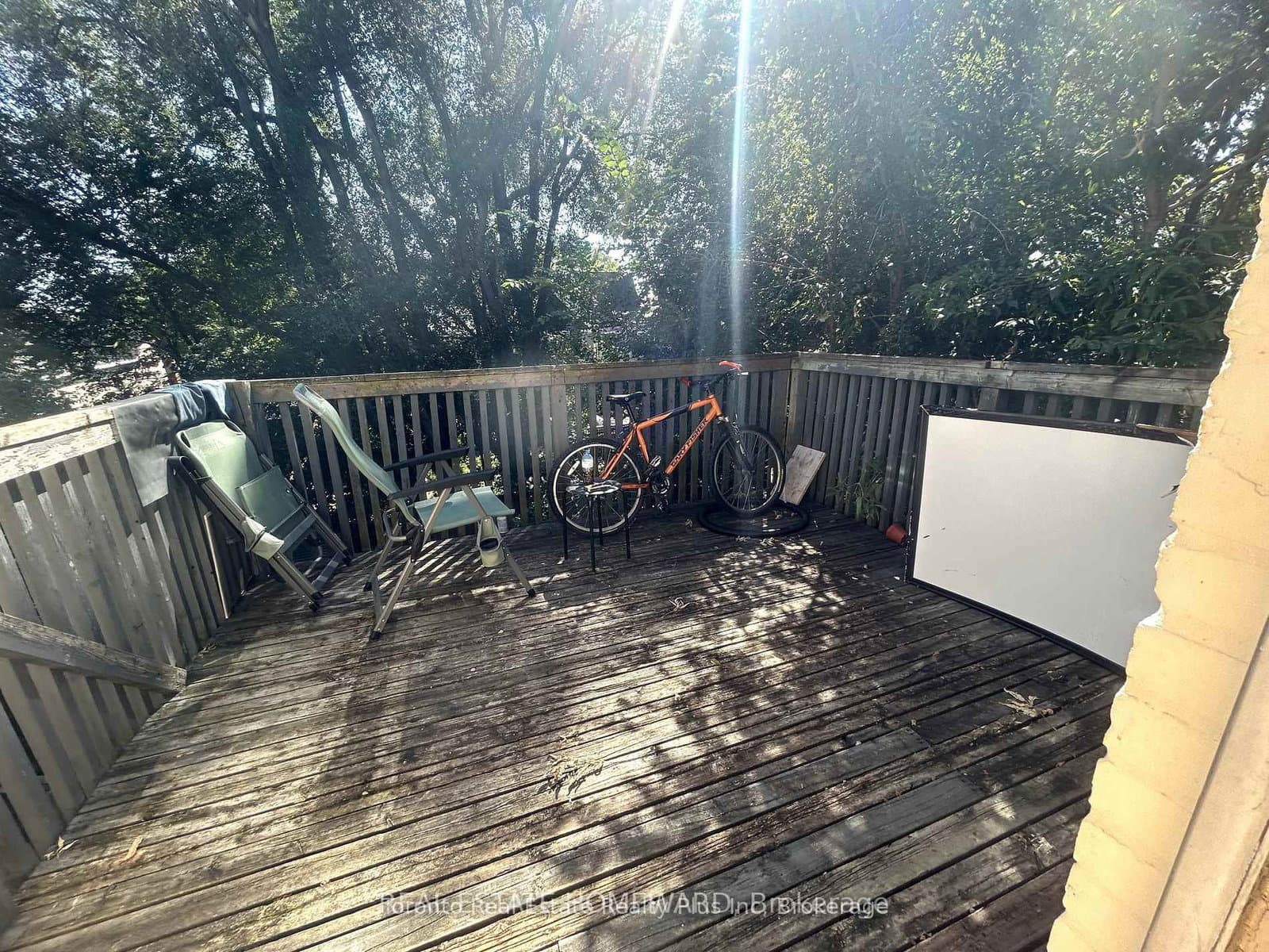 1297 Gerrard Street E, Unit A thumbnail 13