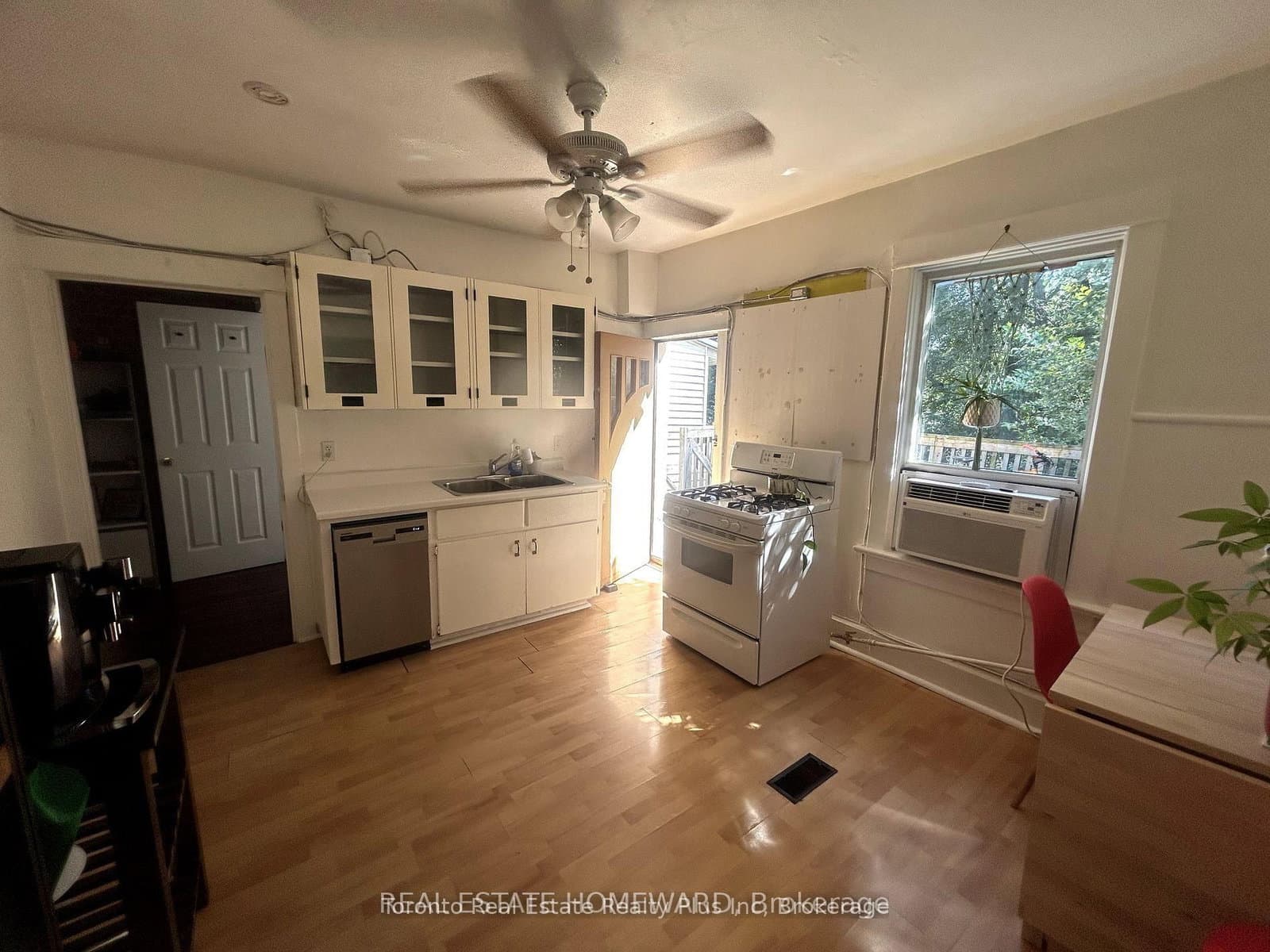 1297 Gerrard Street E, Unit A thumbnail 5