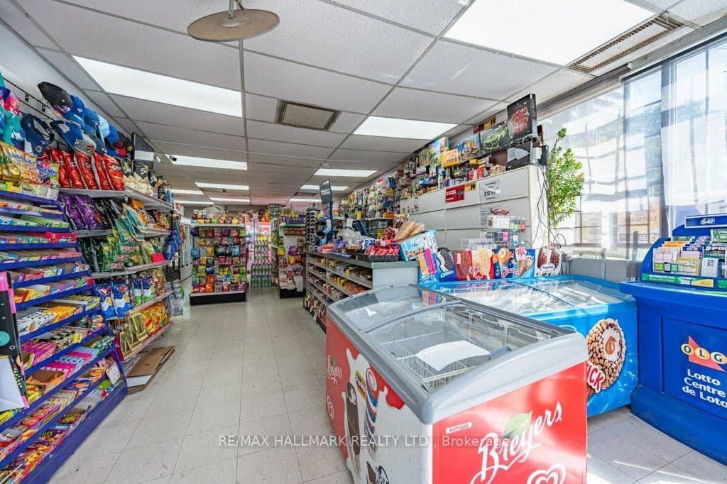 675 Broadview Avenue thumbnail 2
