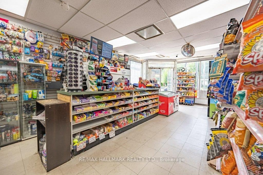 675 Broadview Avenue thumbnail 3