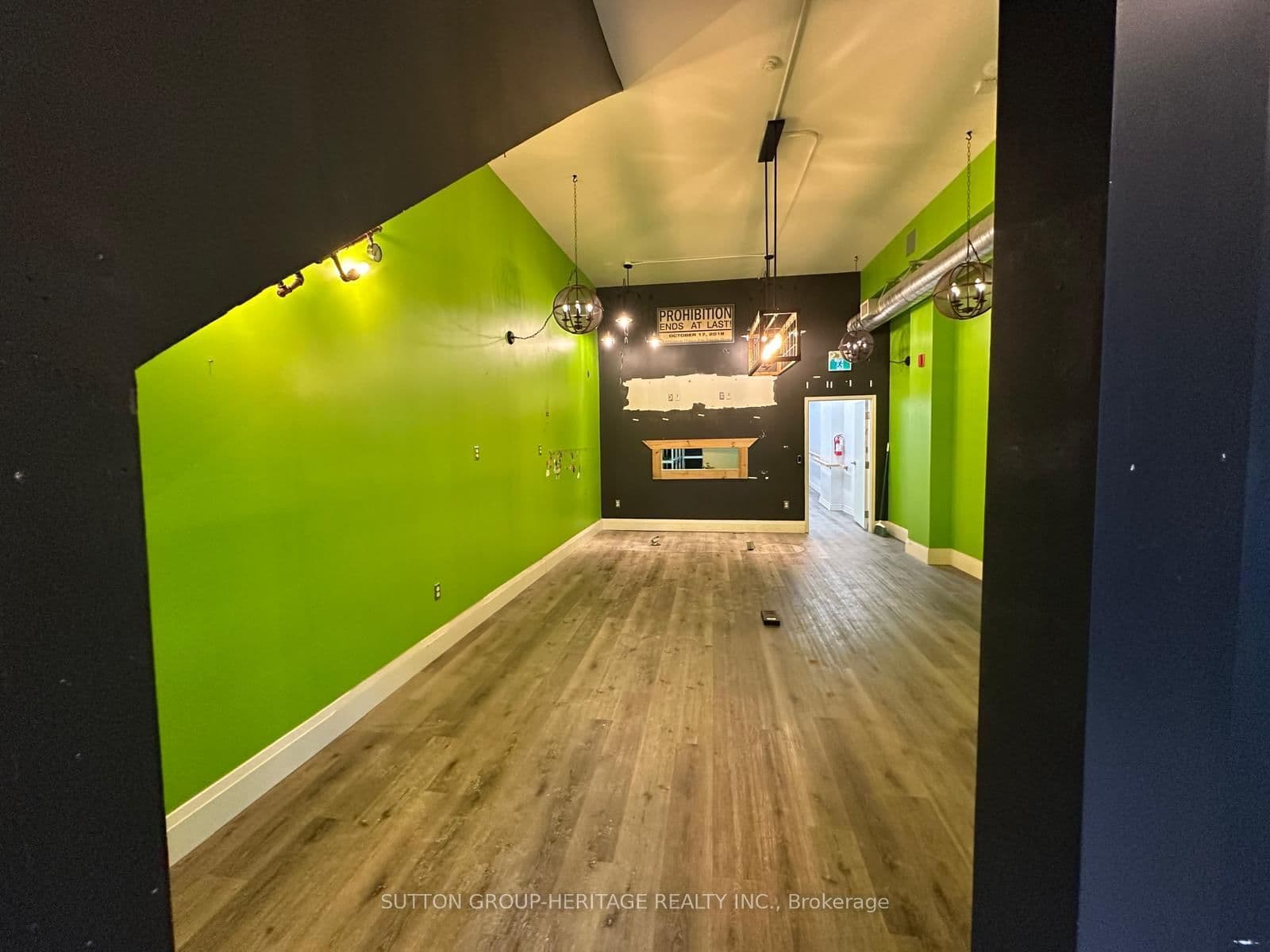 21 King Street W thumbnail 2