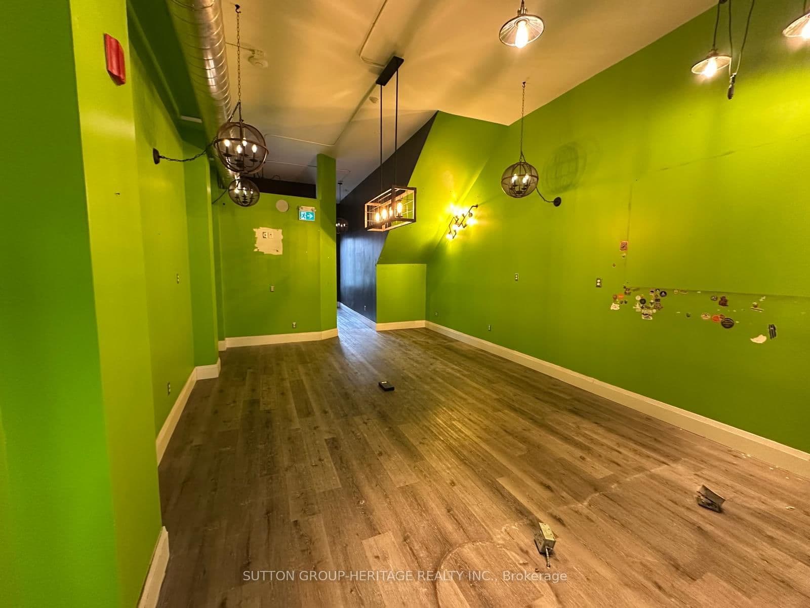 21 King Street W thumbnail 7