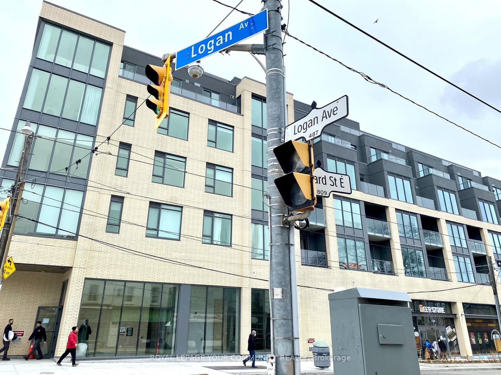 495 Logan Avenue, Unit 401
