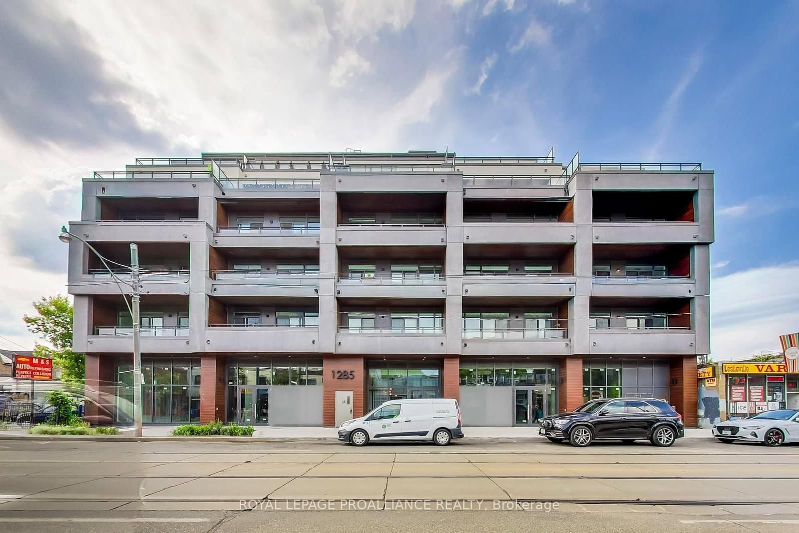 #206 - 1285 Queen Street E