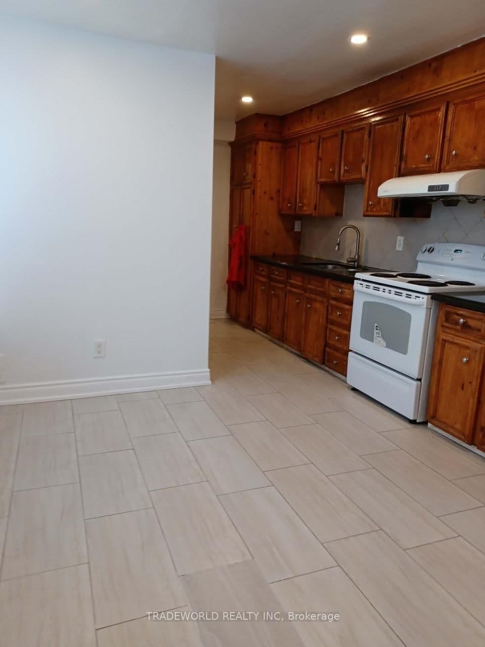 765 Gerrard Street E, Unit Main Fl thumbnail 3