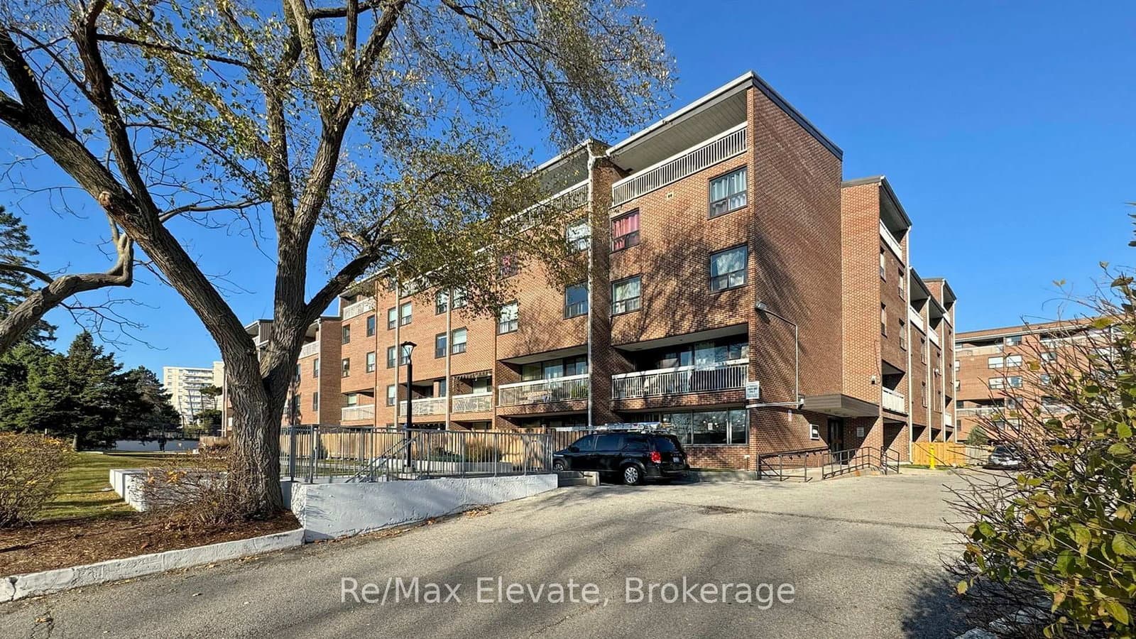 #204 - 4060 Lawrence Avenue E