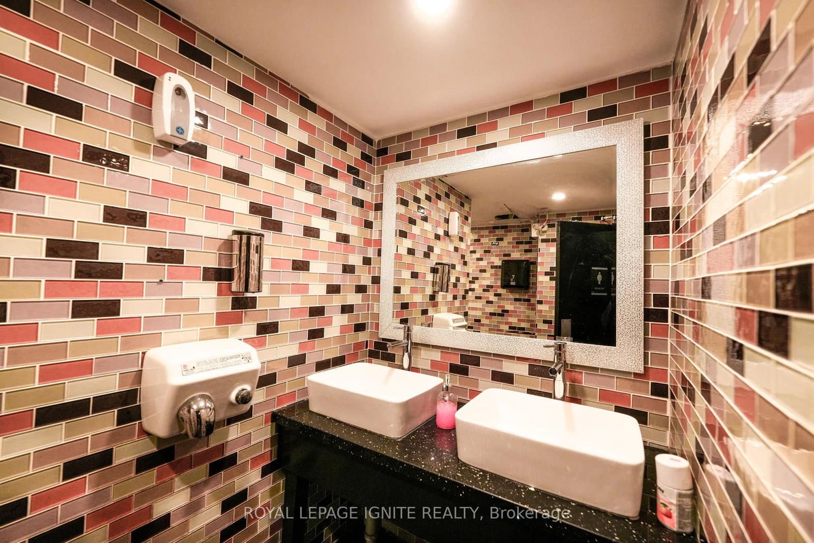 2024 Queen Street E, Unit 2022 thumbnail 33