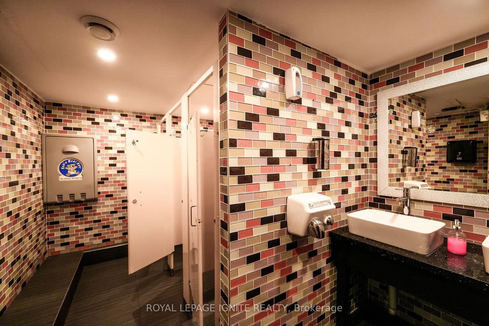 2024 Queen Street E, Unit 2022 thumbnail 34