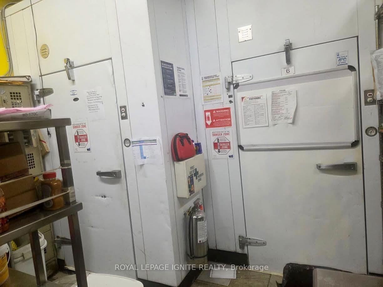 200 Carnwith Drive E, Unit 9 thumbnail 31