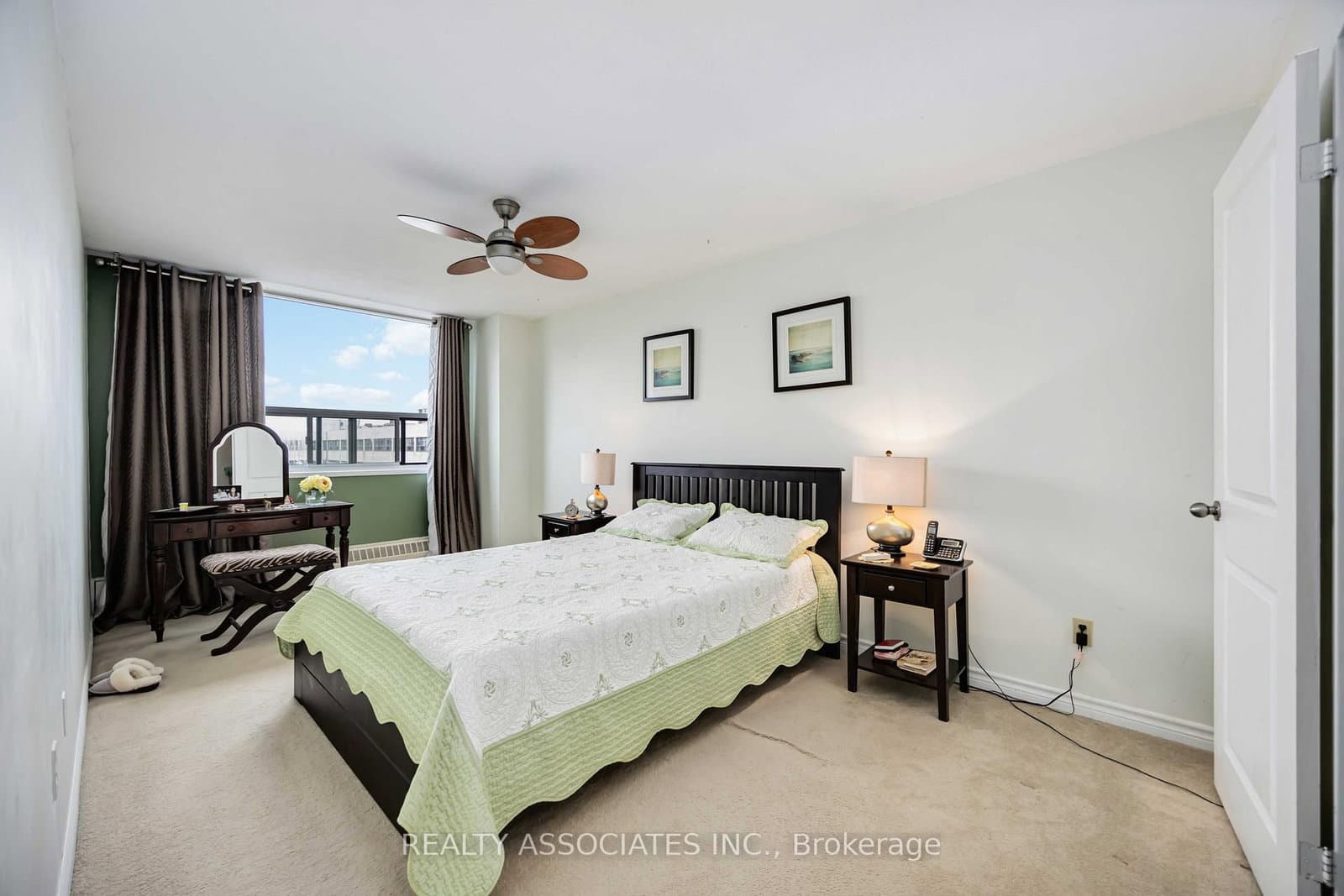 180 Markham Road, Unit 811 thumbnail 3