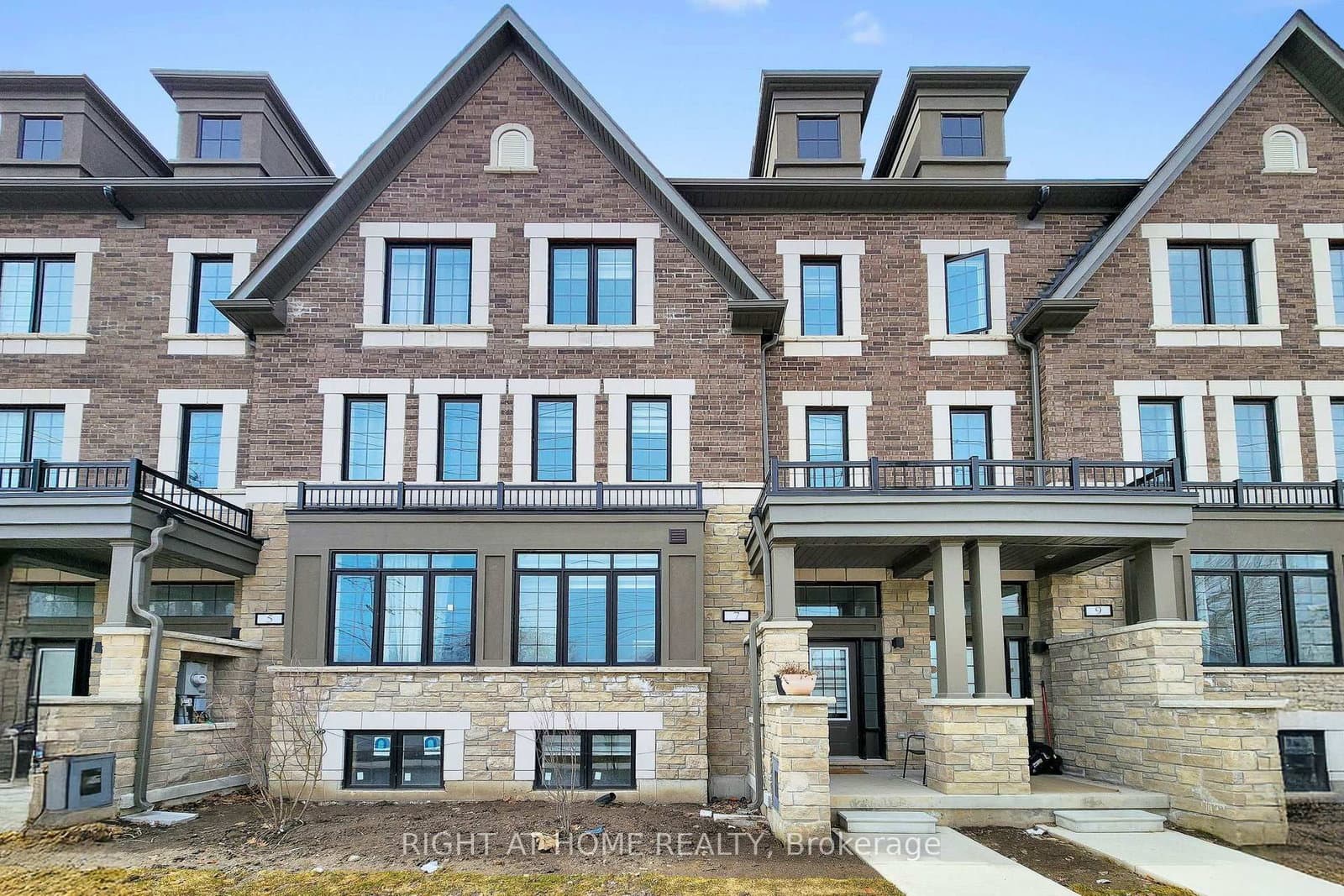 7 Selfridge Way