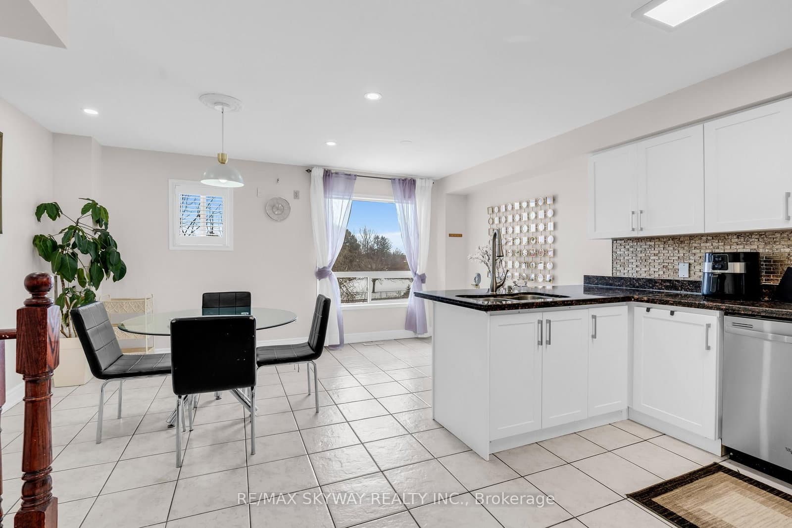 96 Jenkinson Way thumbnail 5