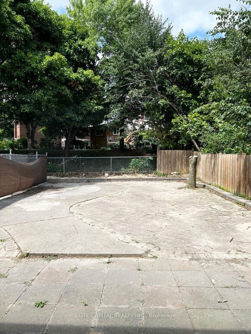218 Chartland Boulevard S thumbnail 3