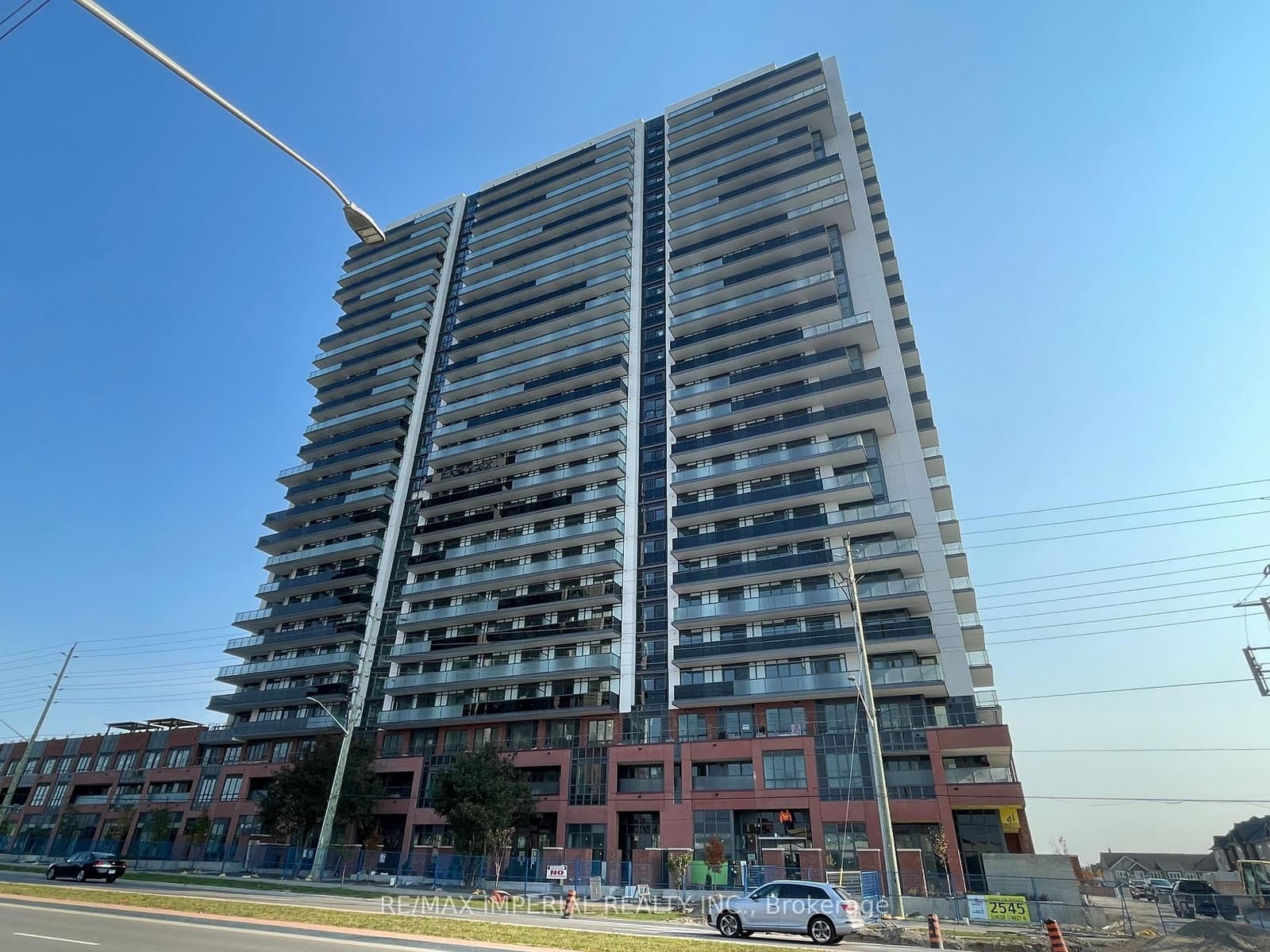 #808 - 2545 Simcoe Street N
