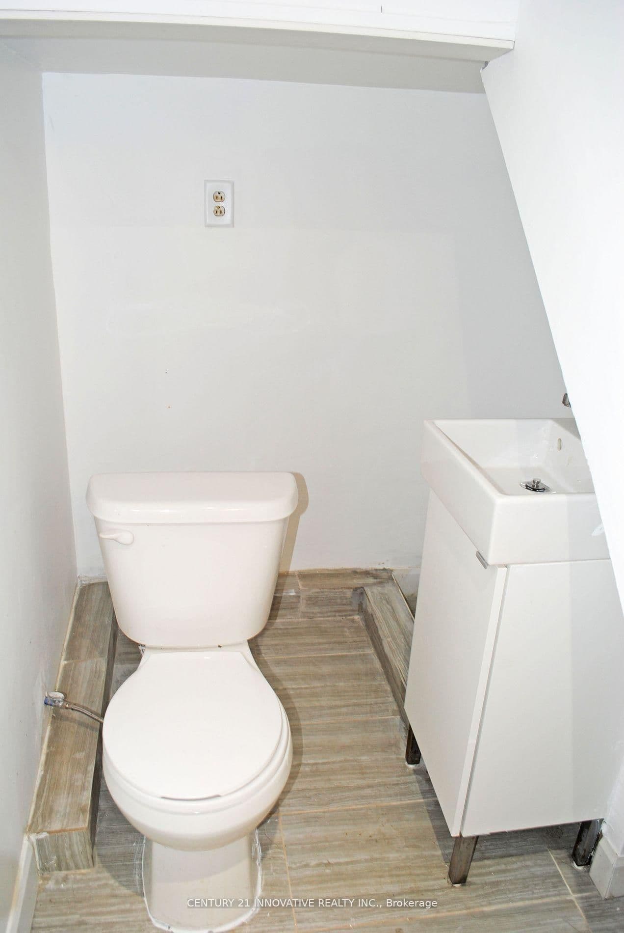 42 St Dunstan Drive, Unit Studio thumbnail 6
