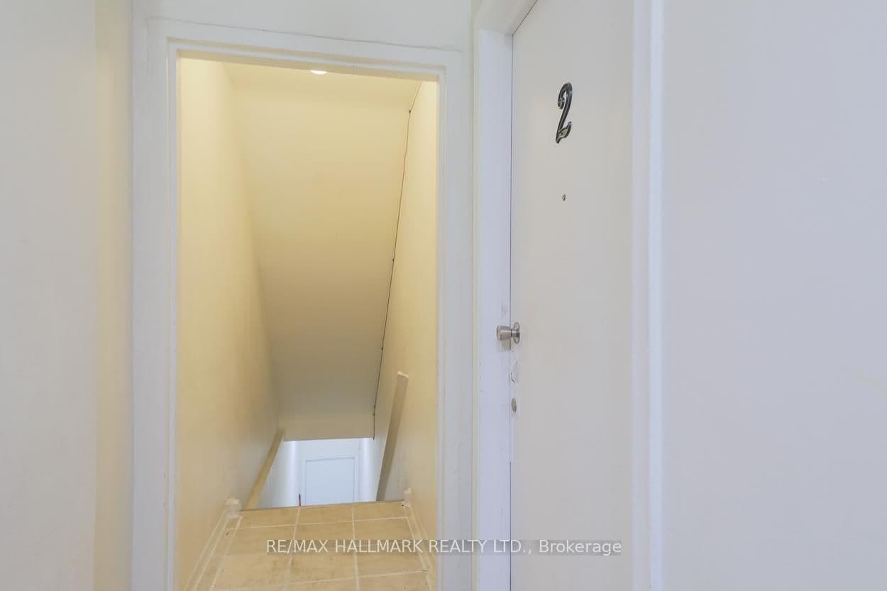 2844 Danforth Avenue, Unit 2 thumbnail 3