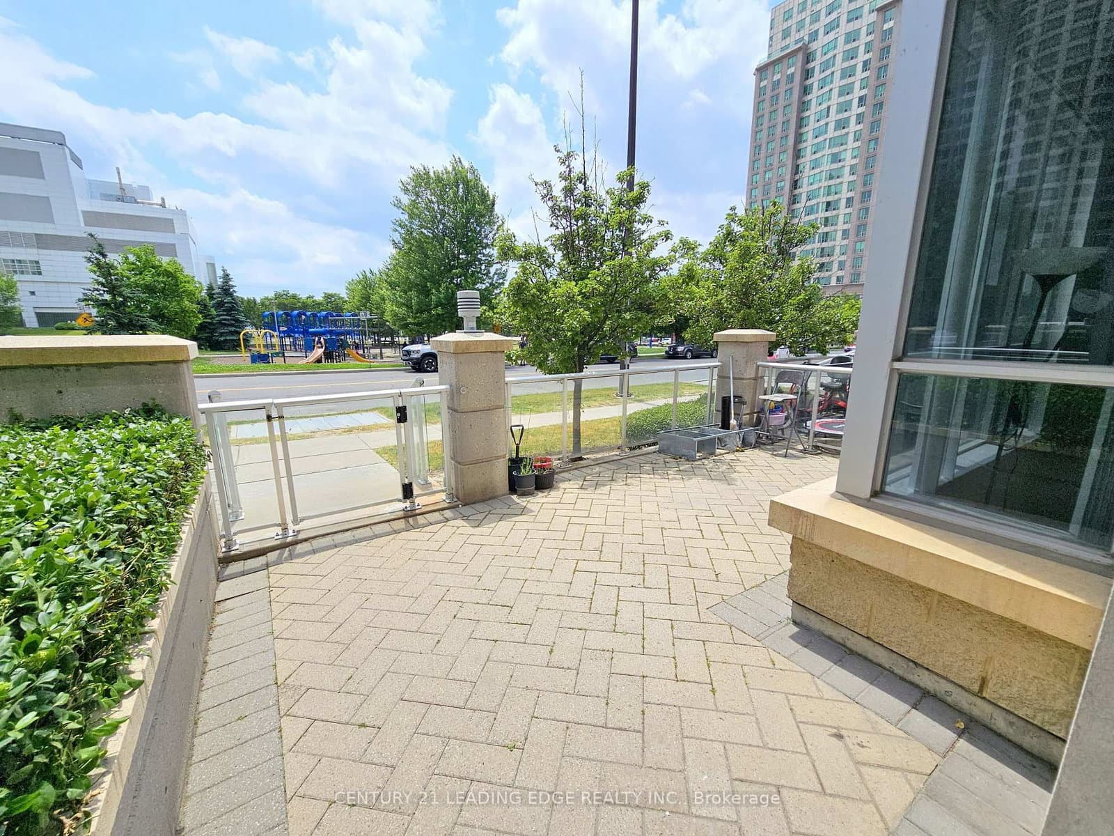38 Lee Centre Drive, Unit TH120 thumbnail 3