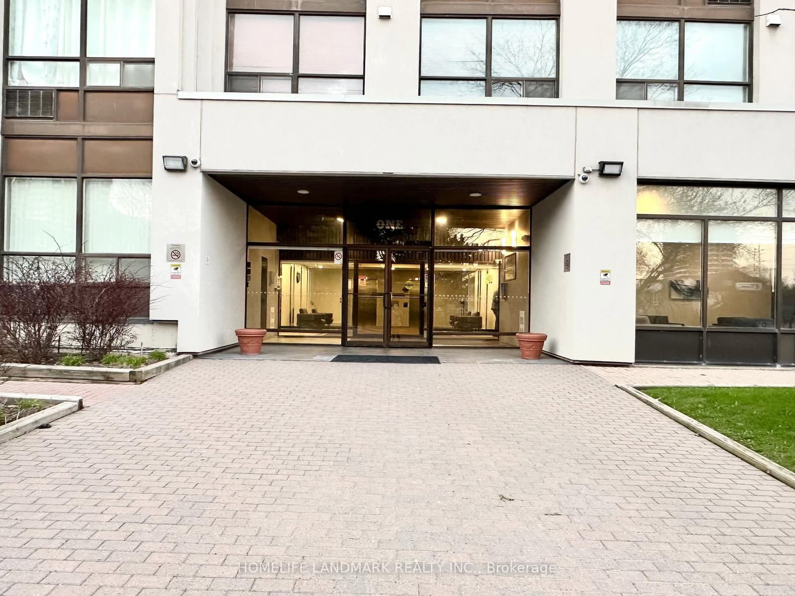 1 Reidmount Avenue, Unit 303 thumbnail 2