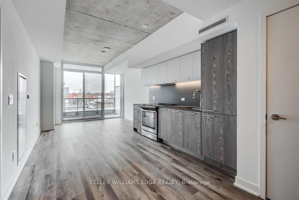 30 Baseball Place, Unit 422 thumbnail 2