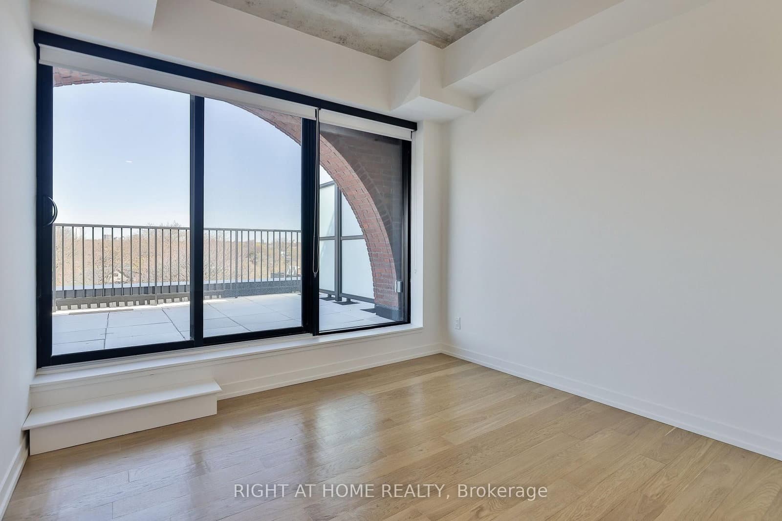 761 Queen Street E, Unit 602 thumbnail 12