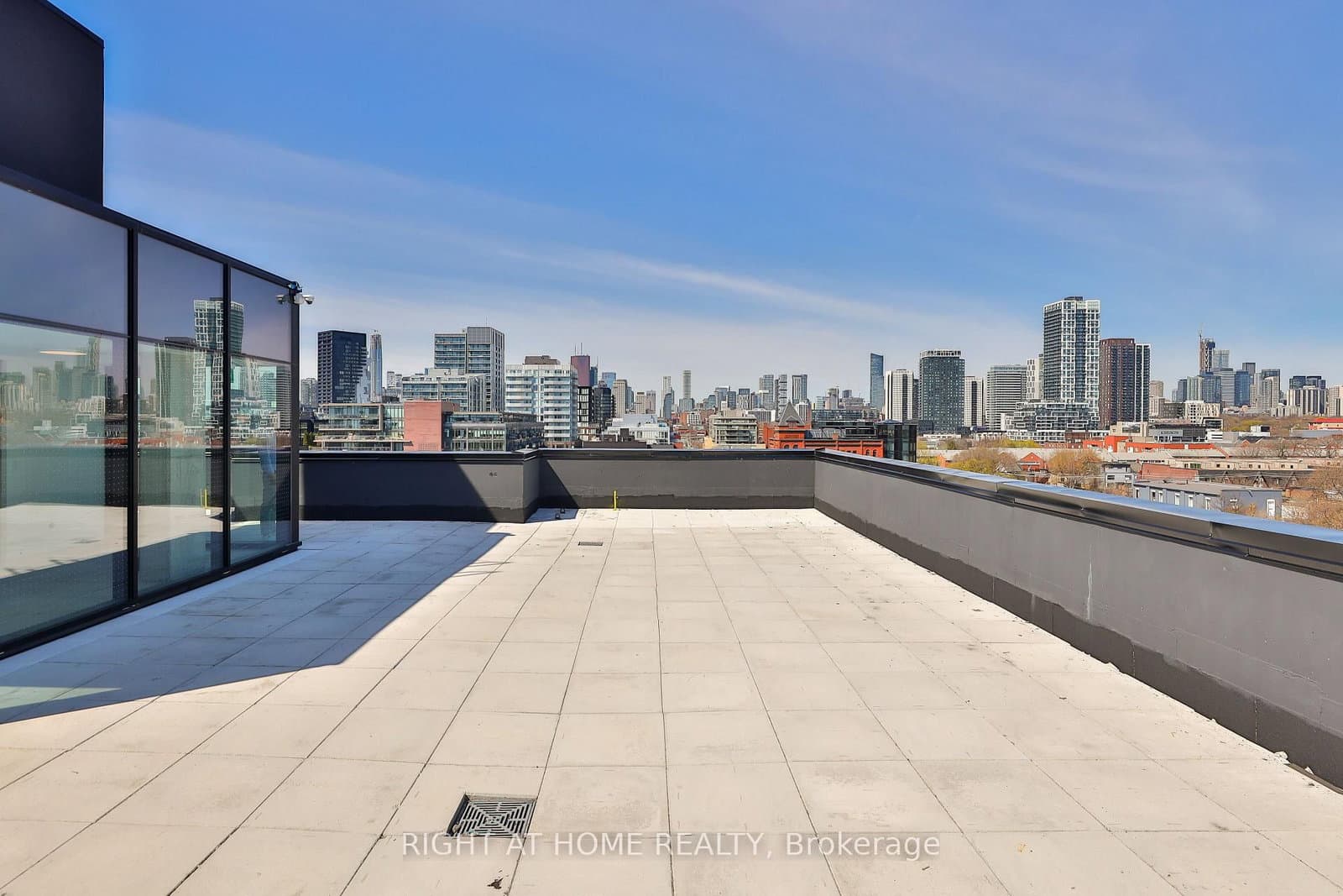 761 Queen Street E, Unit 602 thumbnail 17