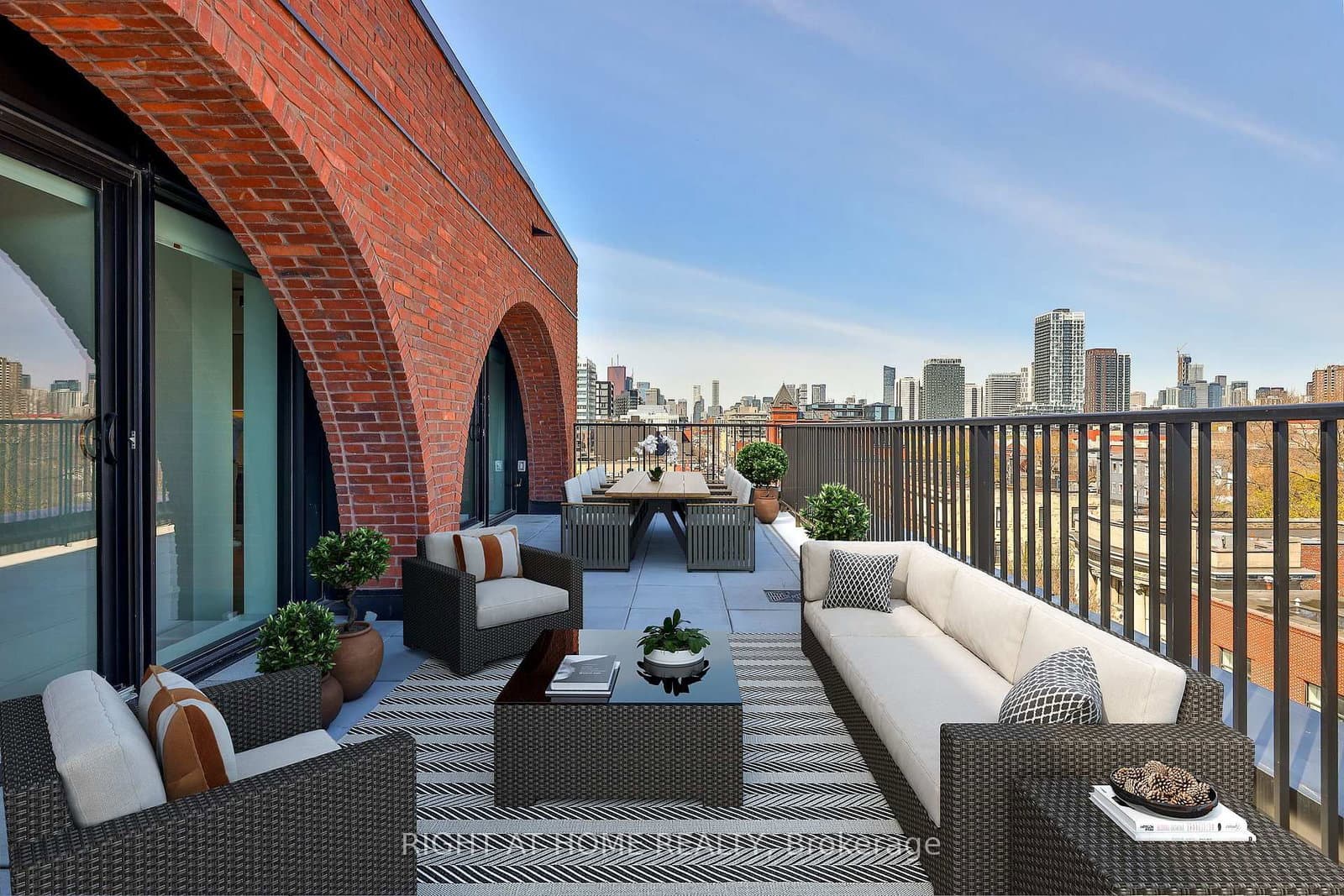 761 Queen Street E, Unit 602 thumbnail 9