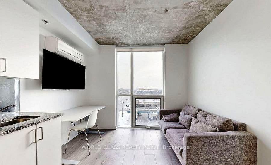 1900 Simcoe Street, Unit 633 thumbnail 3