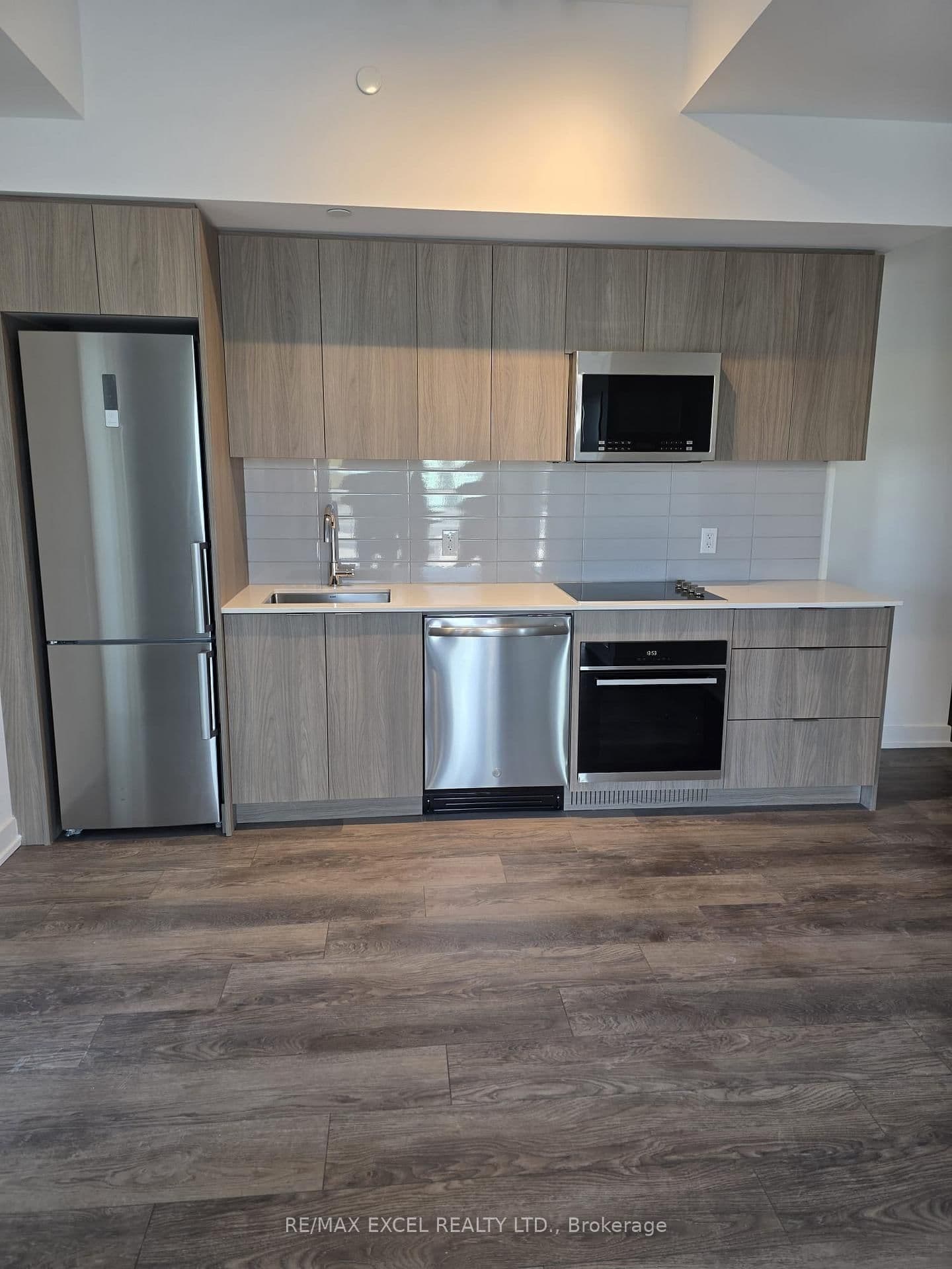 #321 - 743 Warden Avenue