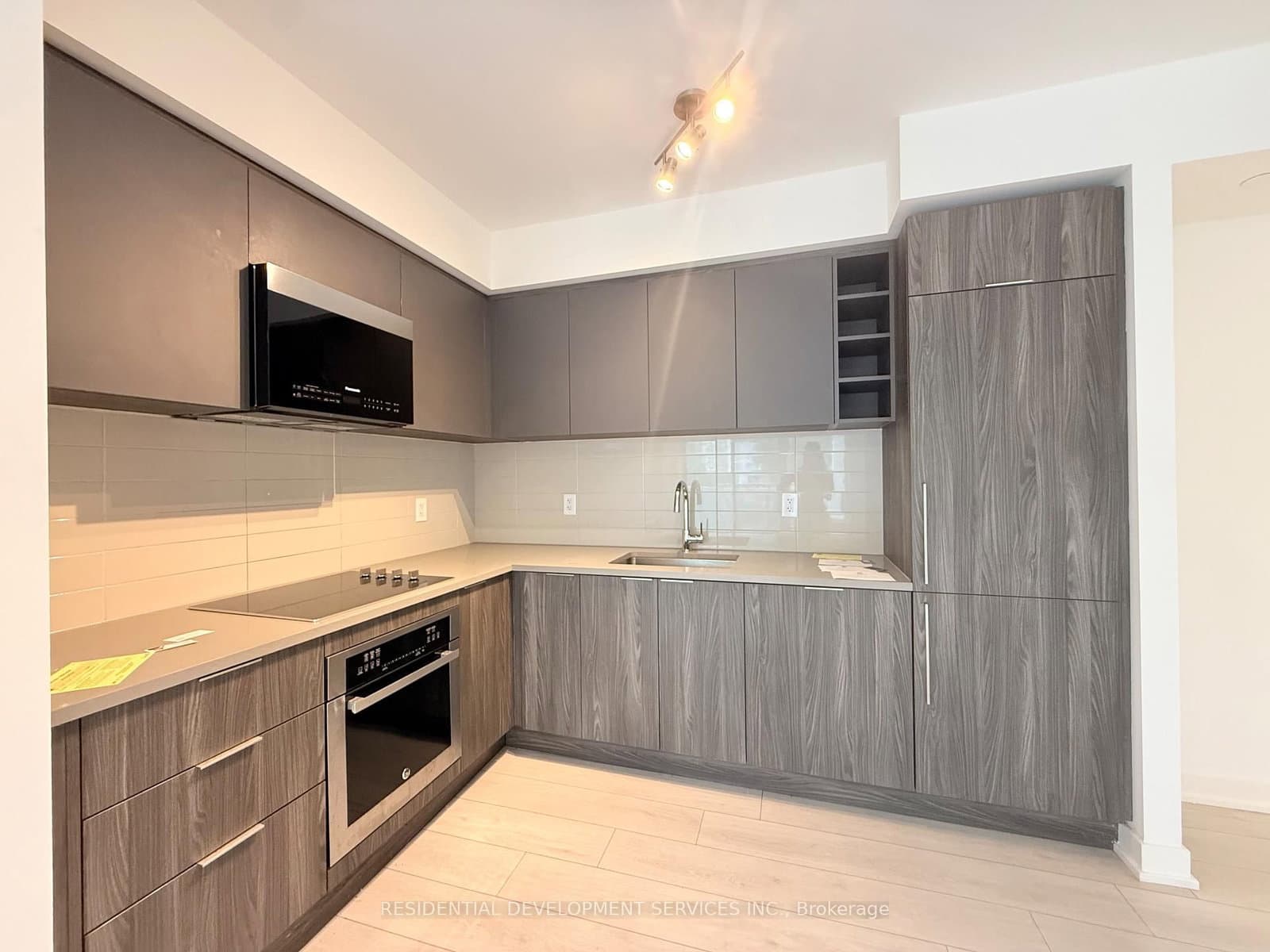 2033 Kennedy Road, Unit 321 thumbnail 8