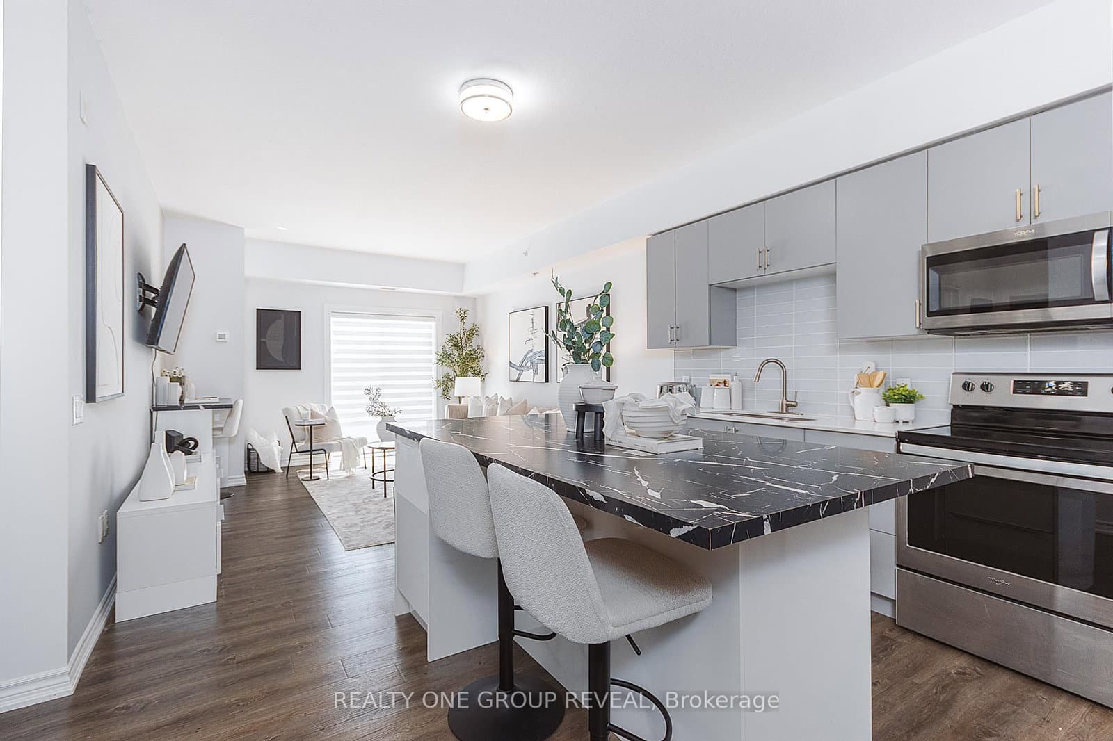 #417 - 290 Liberty Street N