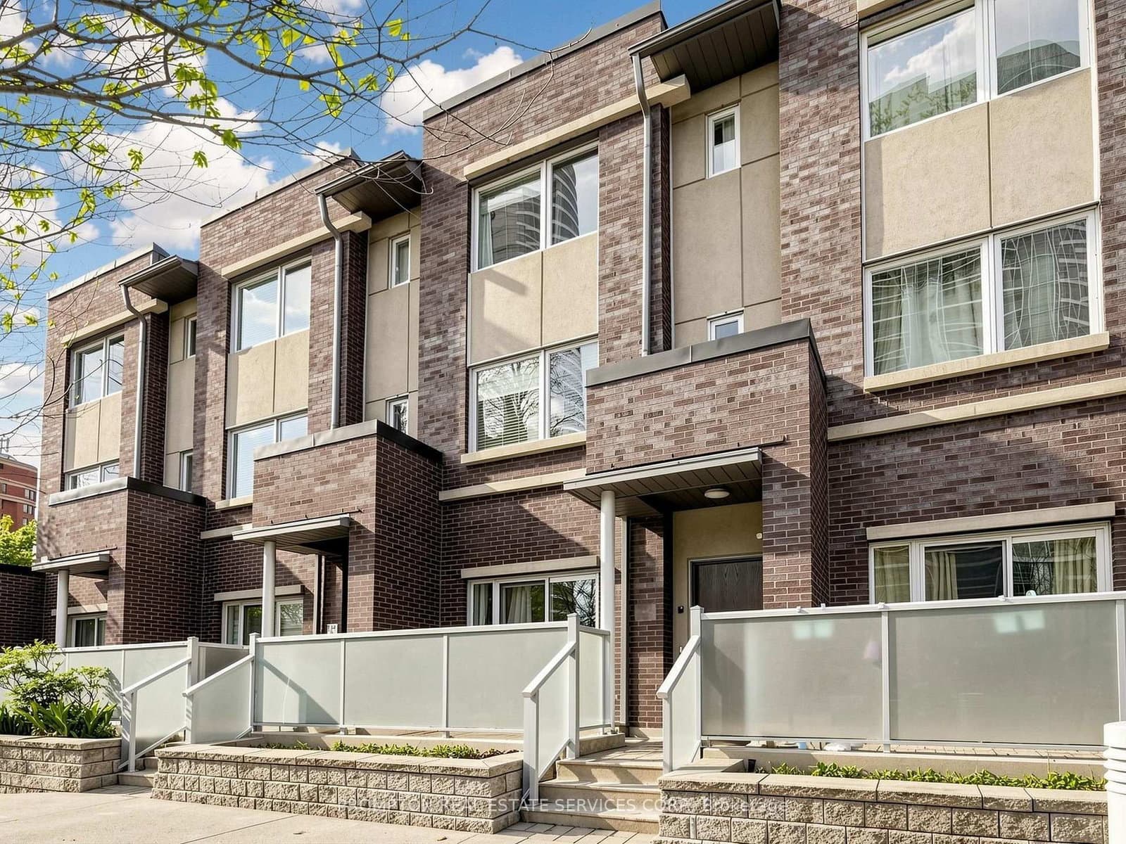 330 Village Green Square, Unit 3 thumbnail 2