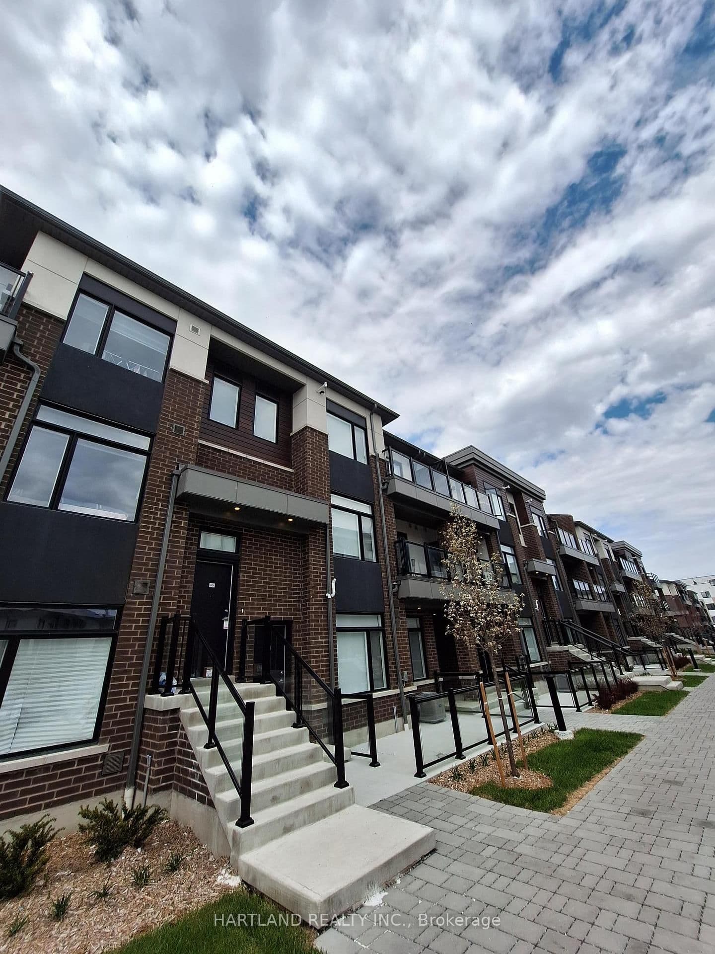 #1409 - 1695 Dersan Street