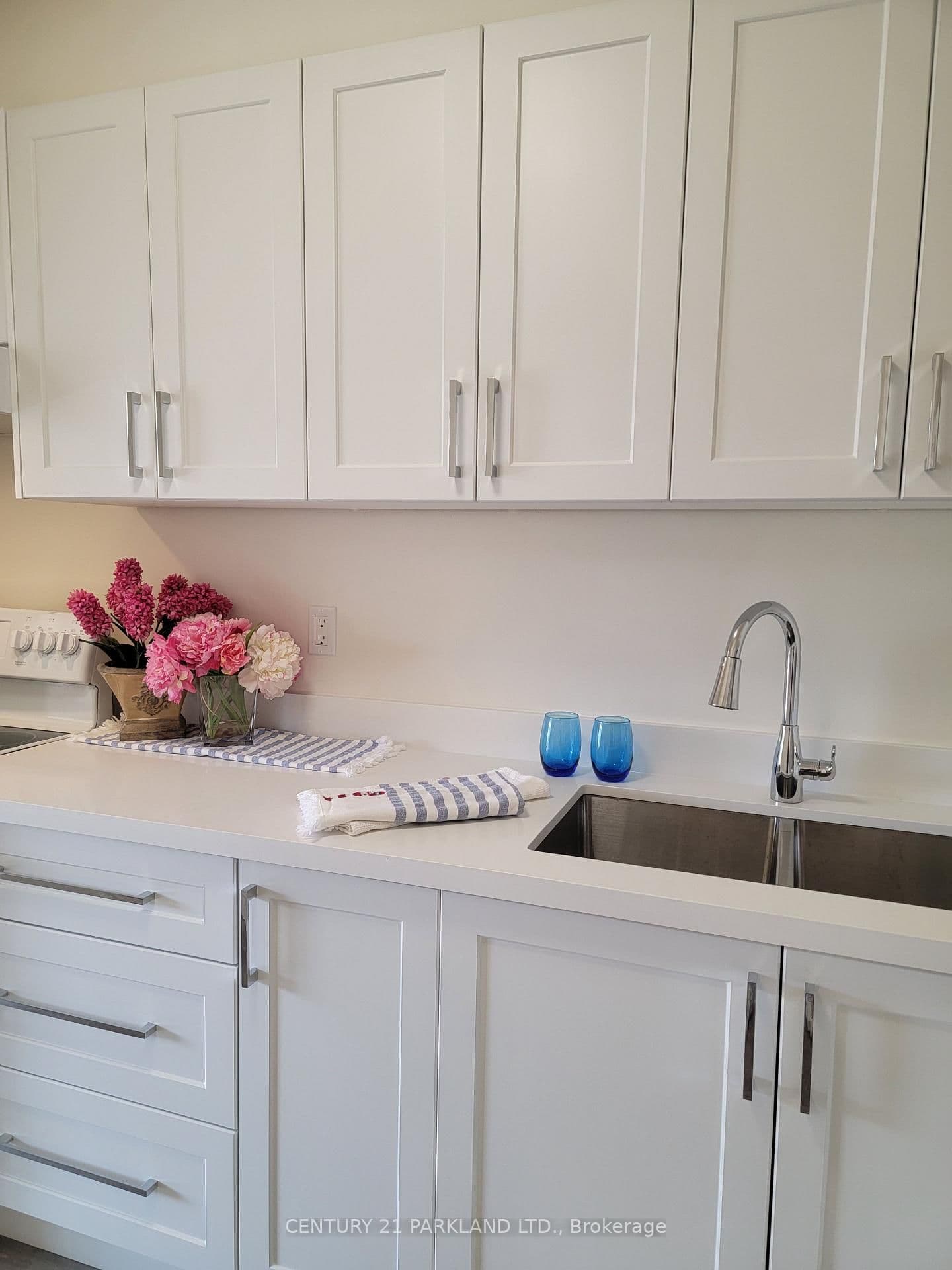 5 Massey Square, Unit #215 thumbnail 5