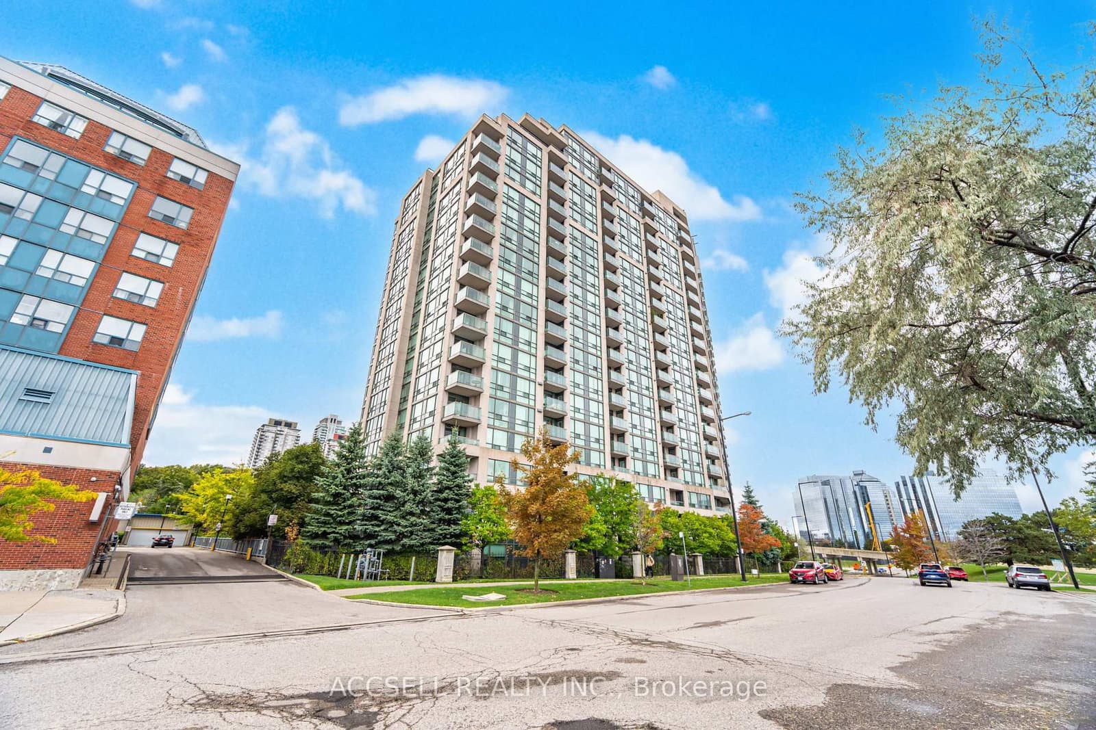 #1015 - 68 Grangeway Avenue