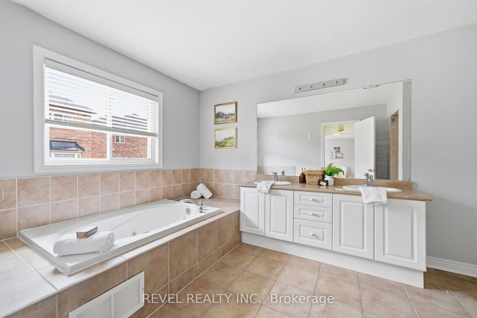 131 Rushworth Drive thumbnail 24