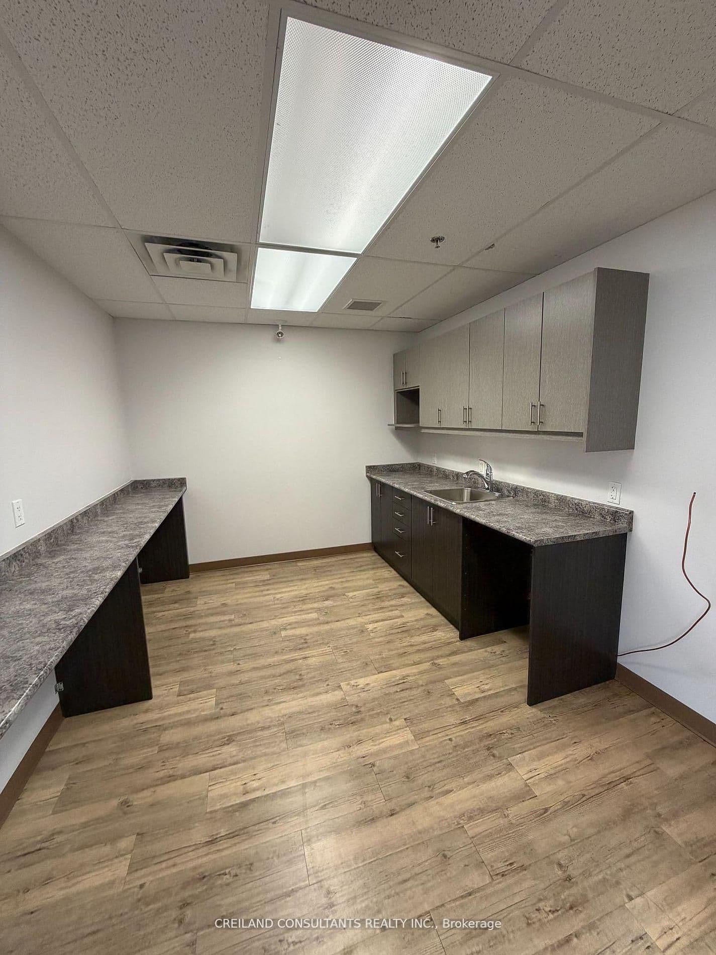 1 Rossland Road W, Unit 208 thumbnail 10