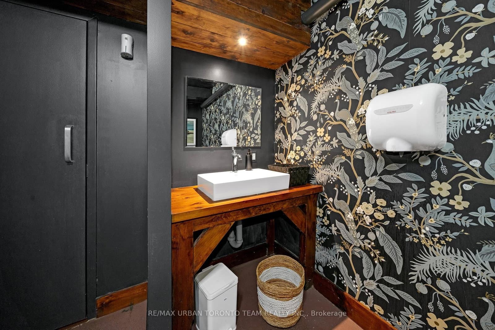 162 Danforth Avenue thumbnail 33