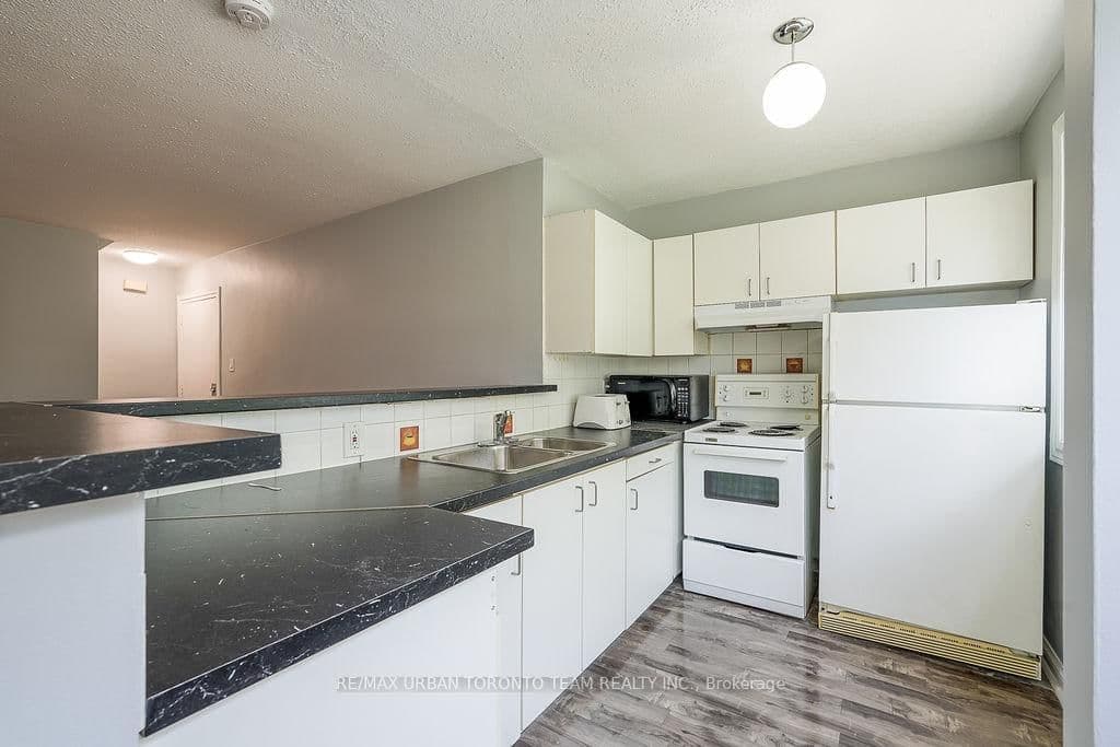 1346 Queen Street E, Unit 1 thumbnail 4