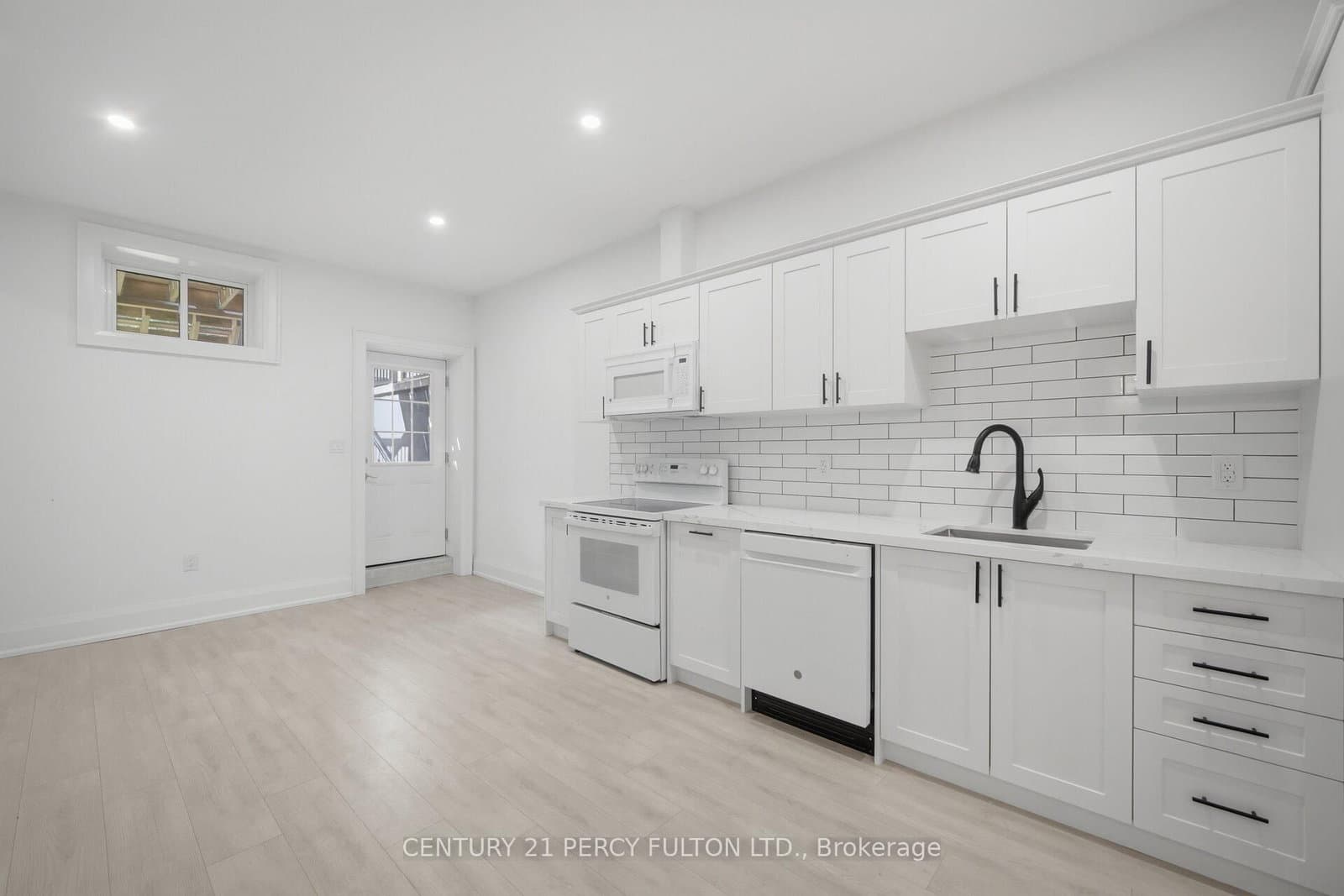 195 Danforth Road thumbnail 35