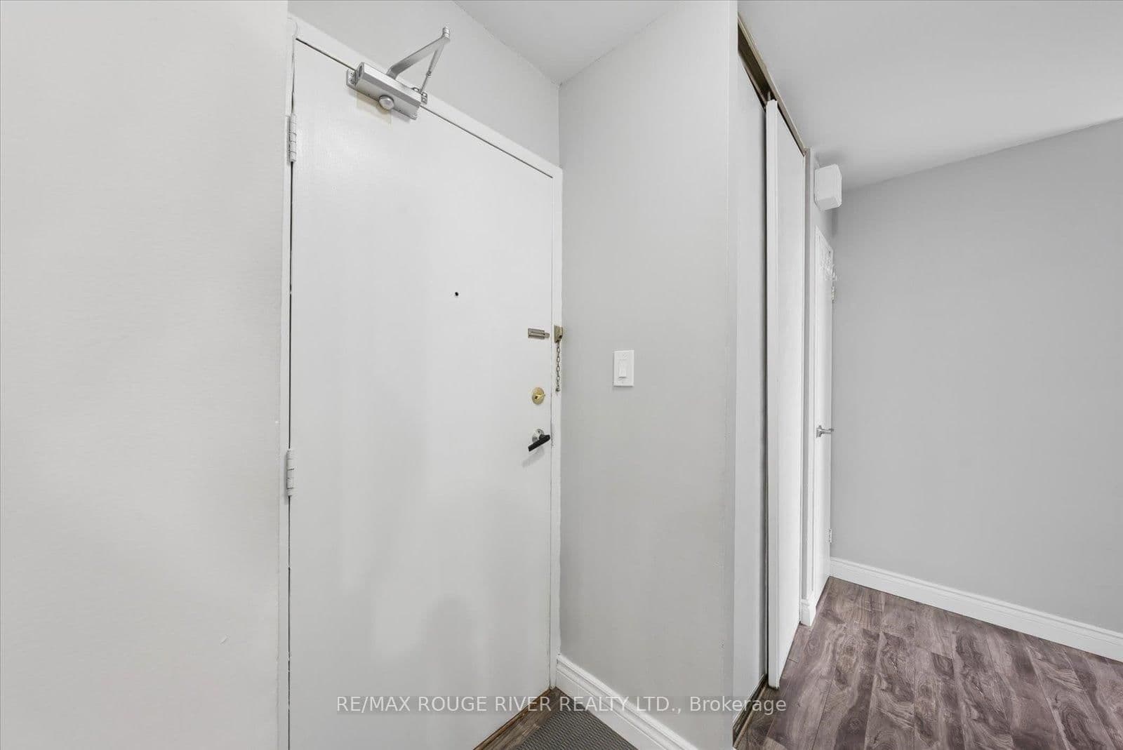90 Ling Road, Unit 907 thumbnail 7