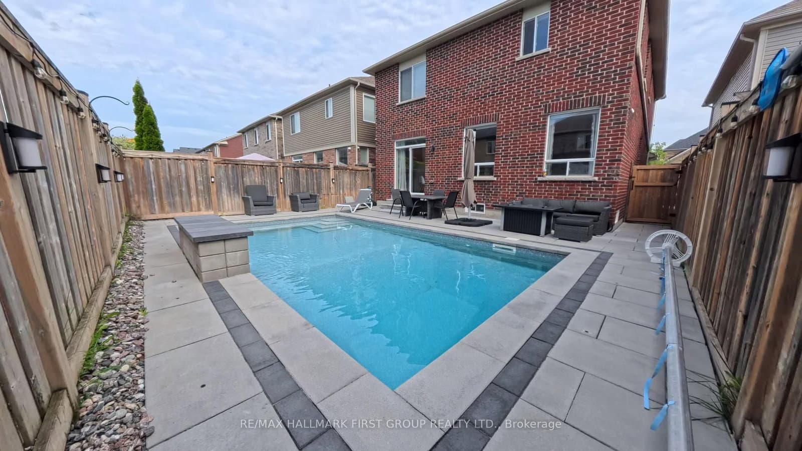 121 Blackwell Crescent thumbnail 2